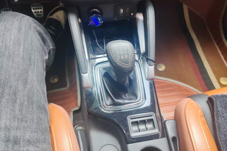 Used BAIC Senova X35 2016 1.5L Manual Luxury Edition Gear Lever