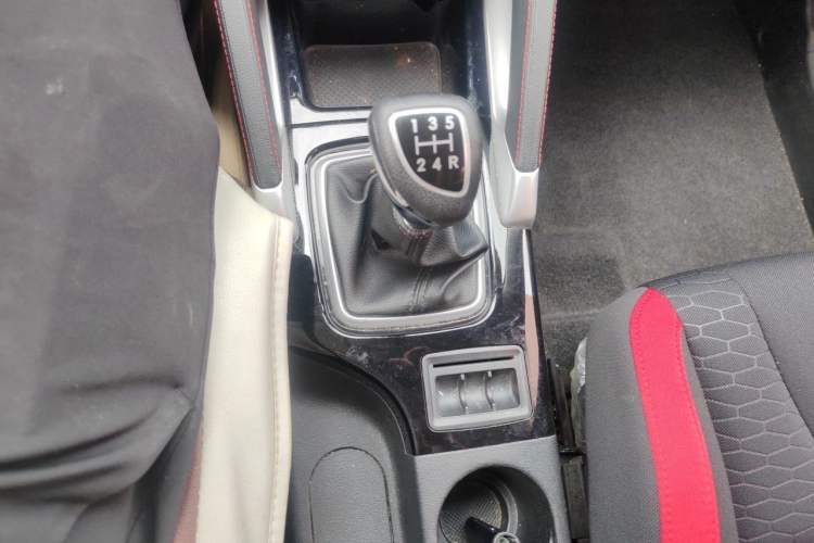 Used BAIC Senova X35 2016 1.5L Manual Elite Edition Gear Lever