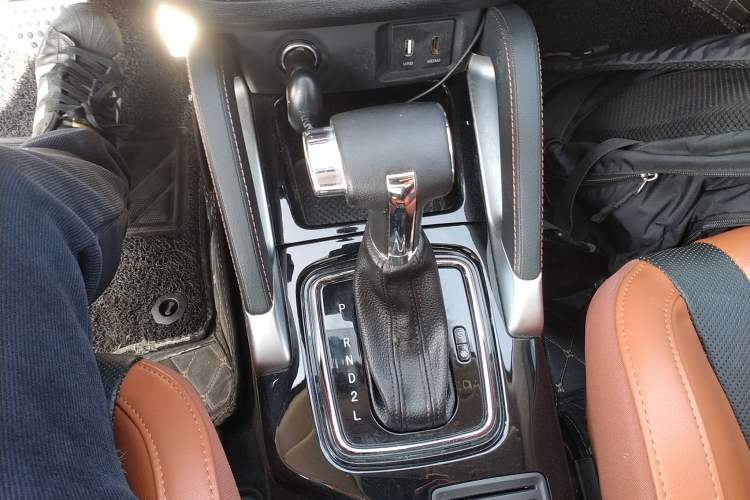Used BAIC Senova X35 2016 1.5L Automatic Luxury Edition Gear Lever