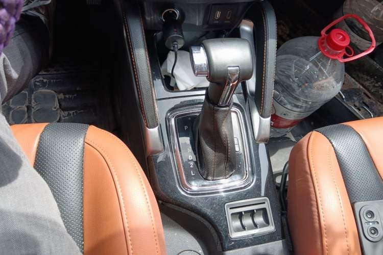 Used BAIC Senova X35 2016 1.5L Automatic Luxury Edition Gear Lever