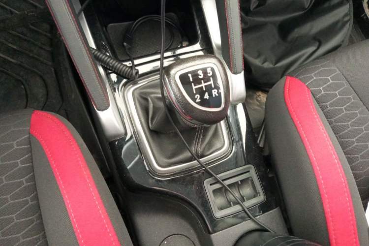 Used BAIC Senova X35 2016 1.5L Manual Elite Edition Gear Lever