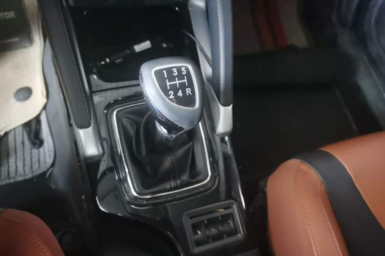 Used BAIC Senova X35 2016 1.5L Manual Luxury Edition Gear Lever