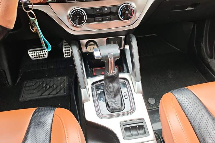 Used BAIC Senova X35 2016 1.5L Automatic Luxury Edition Gear Lever