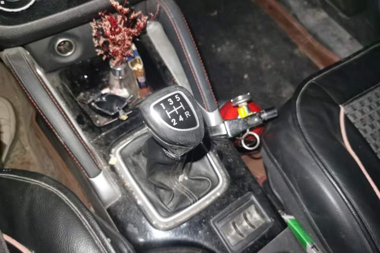 Used BAIC Senova X35 2016 1.5L Manual Elite Edition Gear Lever