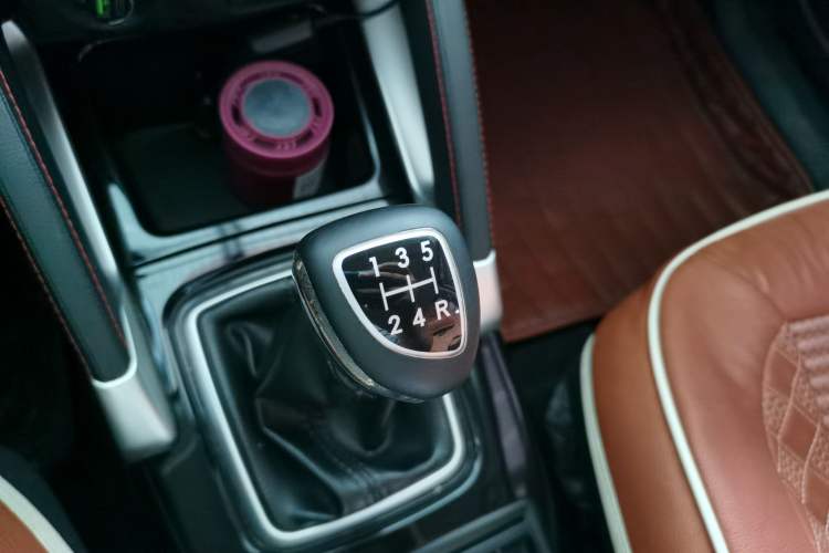 Used BAIC Senova X35 2016 1.5L Manual Elite Edition Gear Lever