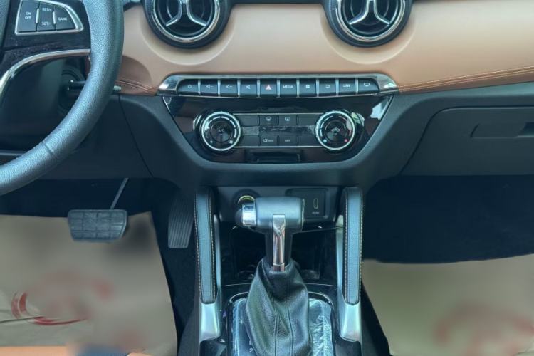 Used BAIC Senova X35 2016 1.5L Automatic Luxury Edition Gear Lever