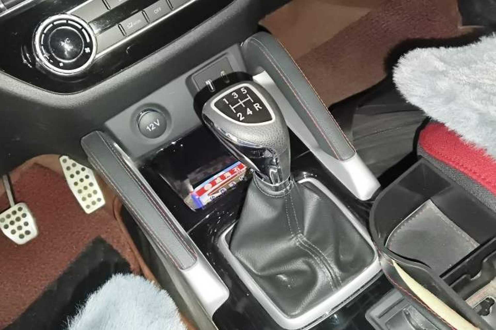 Used BAIC Senova X35 2016 1.5L Manual Elite Edition Gear Lever