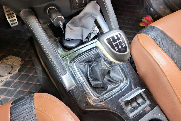 Used BAIC Senova X35 2016 1.5L Manual Luxury Edition Gear Lever