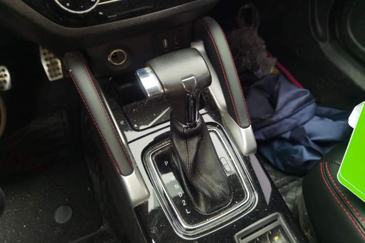 Used BAIC Senova X35 2016 1.5L Automatic Elite Edition Gear Lever