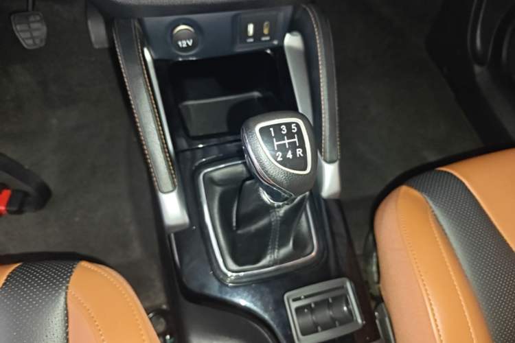 Used BAIC Senova X35 2016 1.5L Manual Luxury Edition Gear Lever