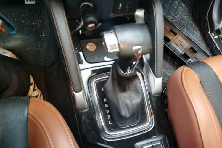 Used BAIC Senova X35 2016 1.5L Automatic Prestige Edition Gear Lever