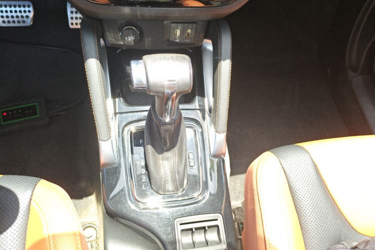 Used BAIC Senova X35 2016 1.5L Automatic Luxury Edition Gear Lever