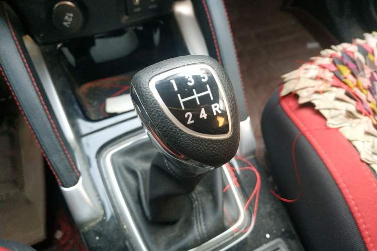 Used BAIC Senova X35 2016 1.5L Manual Elite Edition Gear Lever
