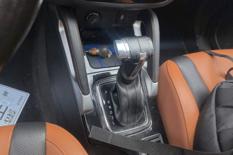 Used BAIC Senova X35 2016 1.5L Automatic Luxury Edition Gear Lever