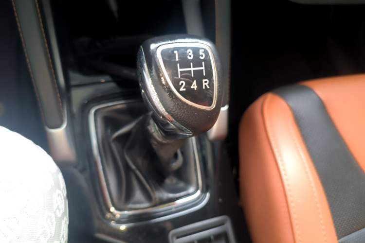 Used BAIC Senova X35 2016 1.5L Manual Luxury Edition Gear Lever