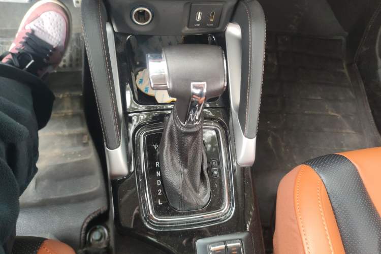 Used BAIC Senova X35 2016 1.5L Automatic Prestige Edition Gear Lever