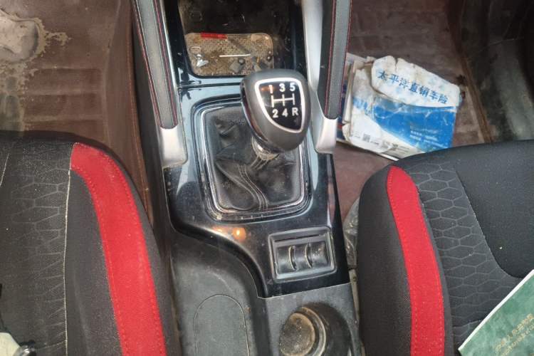 Used BAIC Senova X35 2016 1.5L Manual Elite Edition Gear Lever
