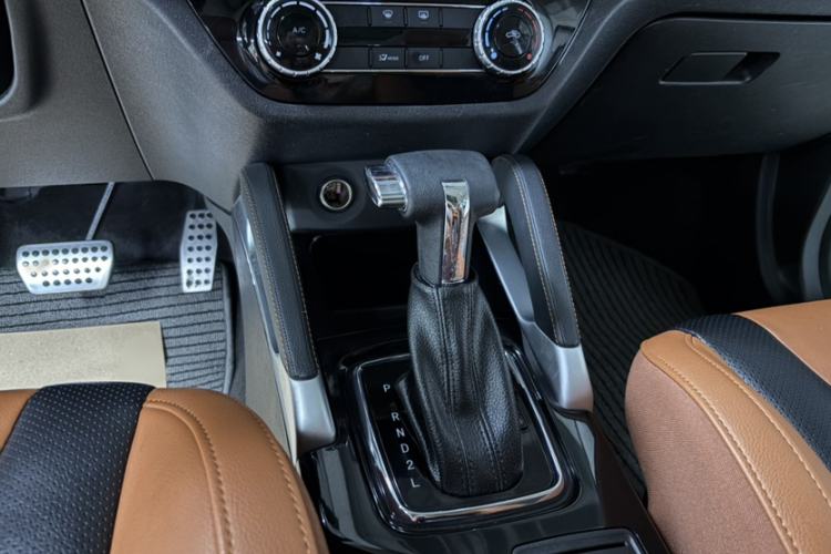 Used BAIC Senova X35 2016 1.5L Automatic Luxury Edition Gear Lever