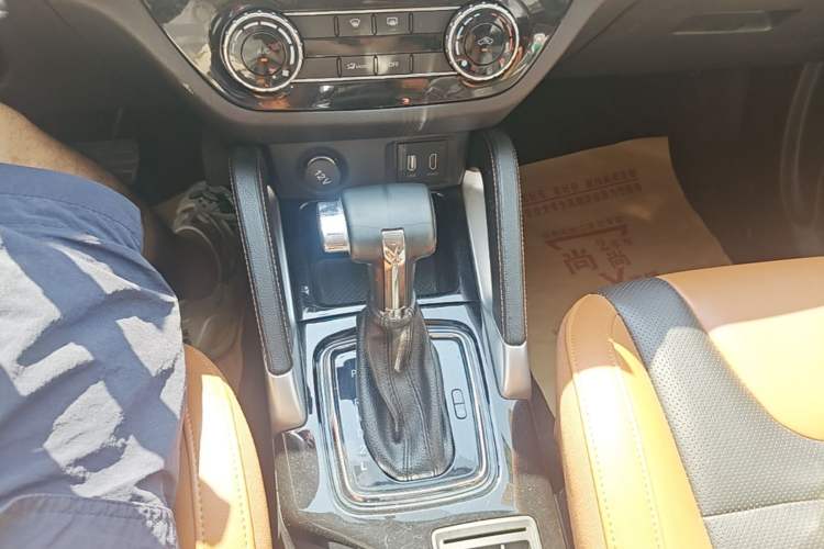 Used BAIC Senova X35 2016 1.5L Automatic Luxury Edition Gear Lever