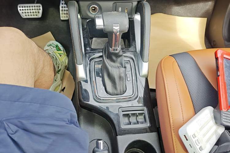 Used BAIC Senova X35 2016 1.5L Automatic Luxury Edition Gear Lever