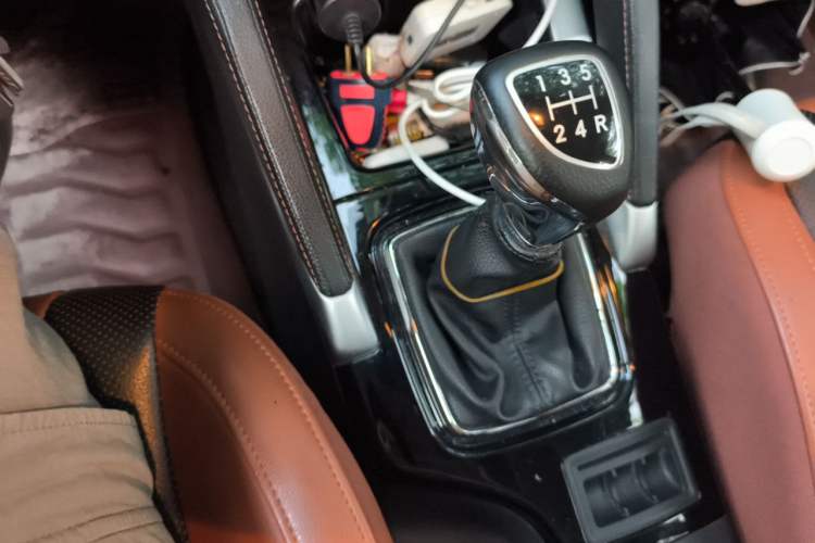 Used BAIC Senova X35 2016 1.5L Manual Luxury Edition Gear Lever