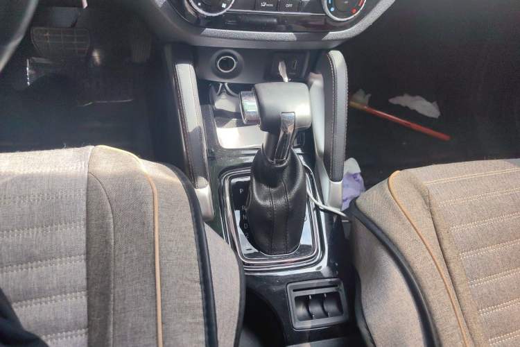 Used BAIC Senova X35 2016 1.5L Automatic Luxury Edition Gear Lever