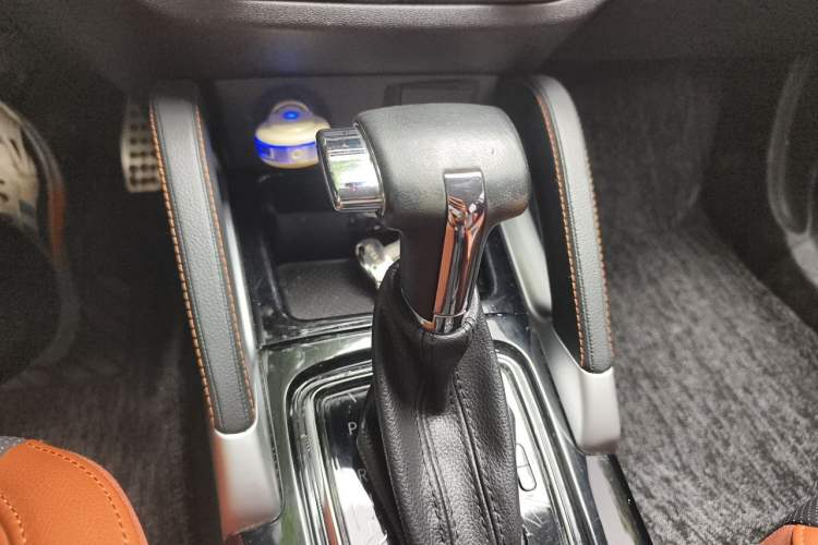 Used BAIC Senova X35 2016 1.5L Automatic Prestige Edition Gear Lever