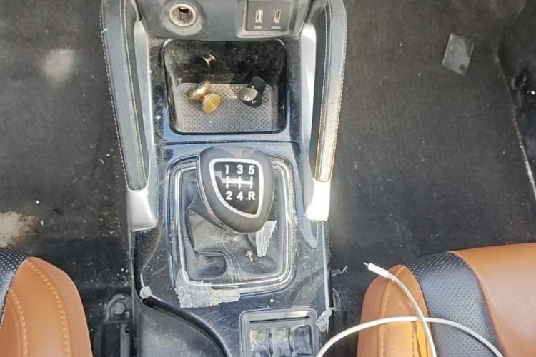 Used BAIC Senova X35 2016 1.5L Manual Luxury Edition Gear Lever