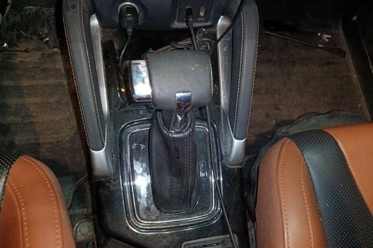 Used BAIC Senova X35 2016 1.5L Automatic Luxury Edition Gear Lever