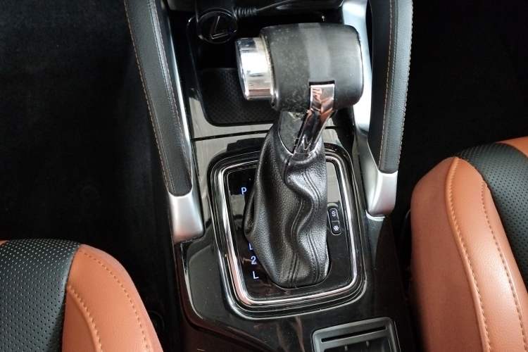 Used BAIC Senova X35 2016 1.5L Automatic Luxury Edition Gear Lever
