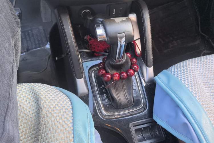 Used BAIC Senova X35 2016 1.5L Automatic Luxury Edition Gear Lever