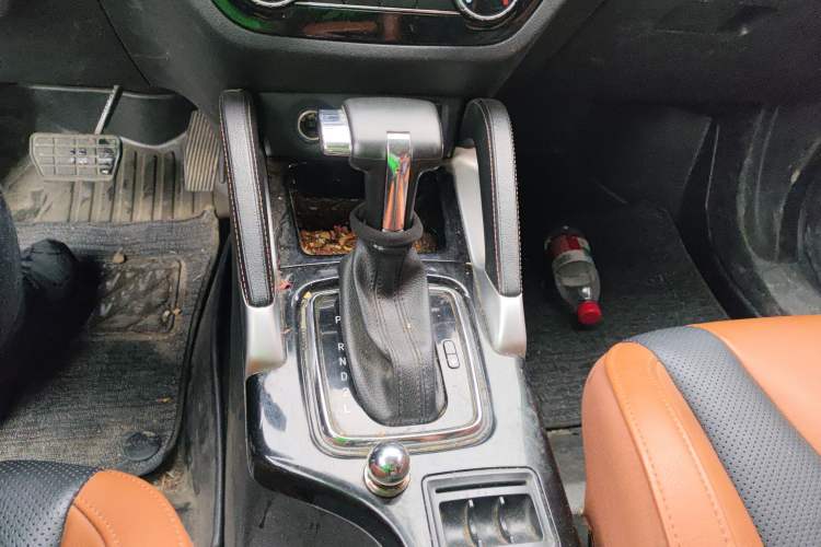 Used BAIC Senova X35 2016 1.5L Automatic Luxury Edition Gear Lever