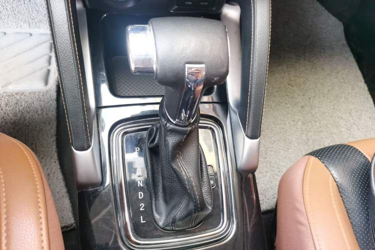 Used BAIC Senova X35 2016 1.5L Automatic Luxury Edition Gear Lever
