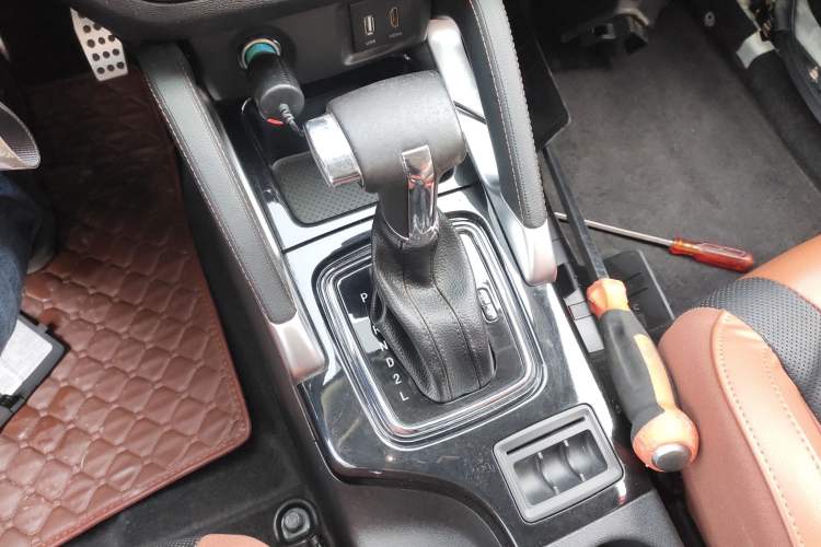 Used BAIC Senova X35 2016 1.5L Automatic Luxury Edition Gear Lever