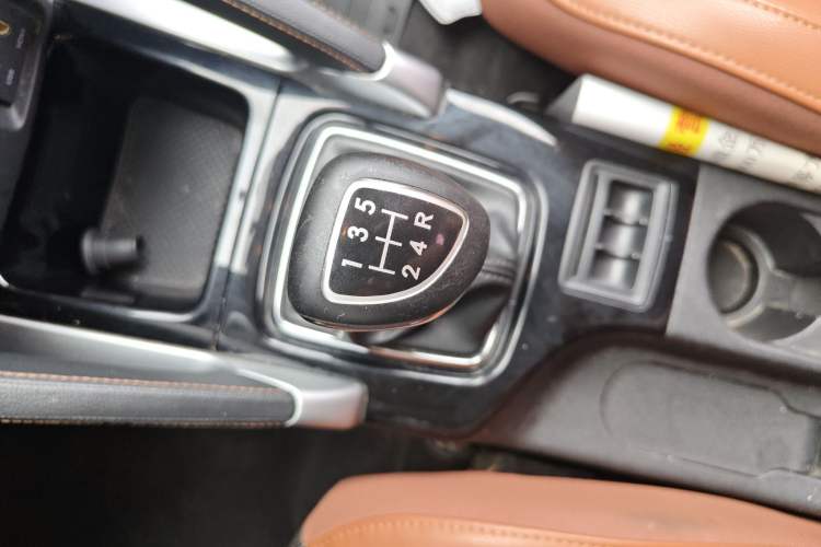 Used BAIC Senova X35 2016 1.5L Manual Luxury Edition Gear Lever