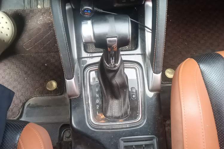 Used BAIC Senova X35 2016 1.5L Automatic Luxury Edition Gear Lever