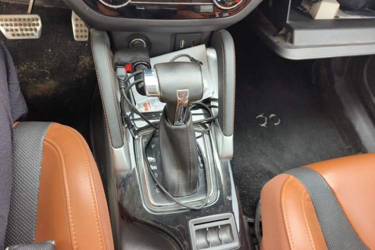 Used BAIC Senova X35 2016 1.5L Automatic Luxury Edition Gear Lever
