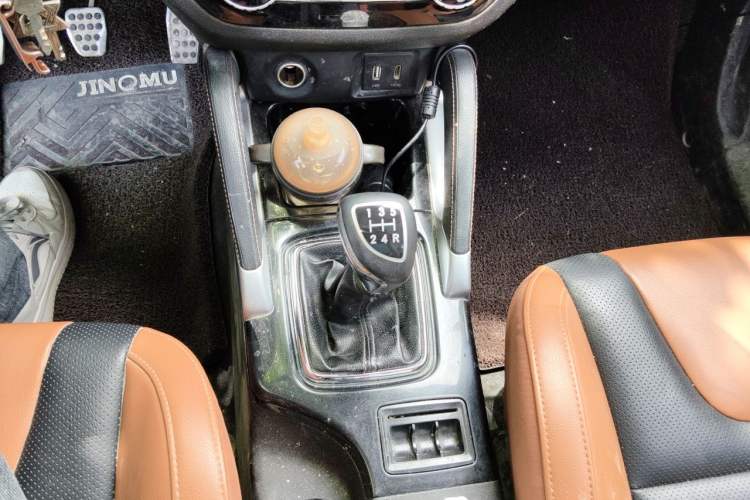 Used BAIC Senova X35 2016 1.5L Manual Luxury Edition Gear Lever