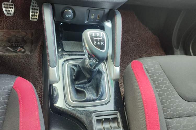 Used BAIC Senova X35 2016 1.5L Manual Elite Edition Gear Lever