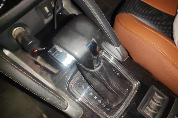 Used BAIC Senova X35 2016 1.5L Automatic Luxury Edition Gear Lever