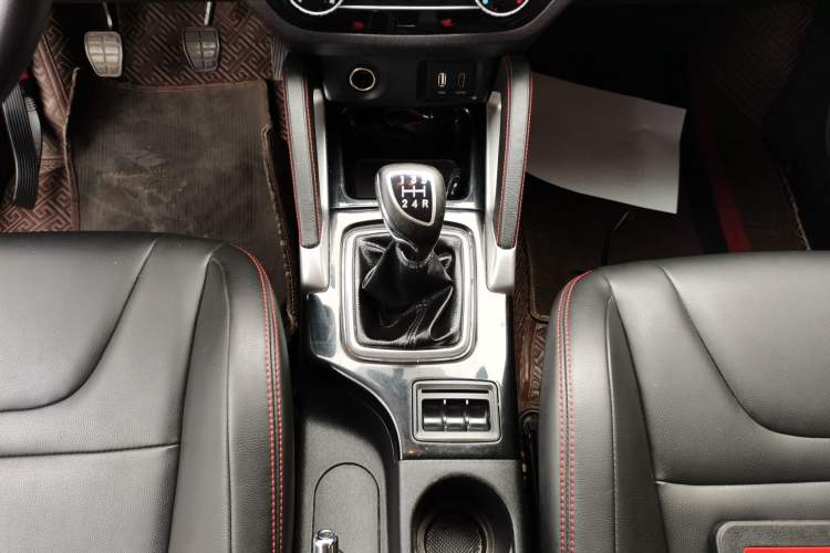 Used BAIC Senova X35 2016 1.5L Manual Elite Edition Gear Lever