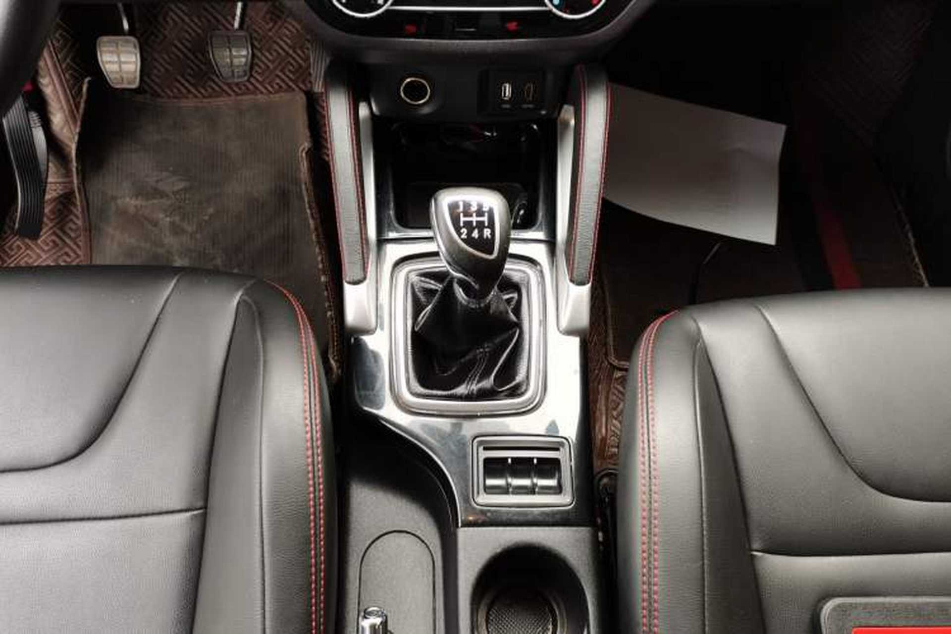 Used BAIC Senova X35 2016 1.5L Manual Elite Edition Gear Lever