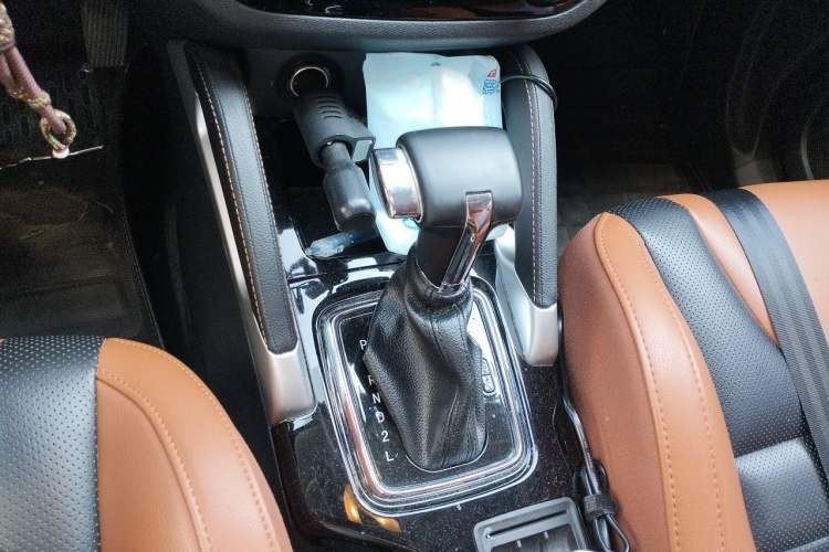 Used BAIC Senova X35 2016 1.5L Automatic Luxury Edition Gear Lever