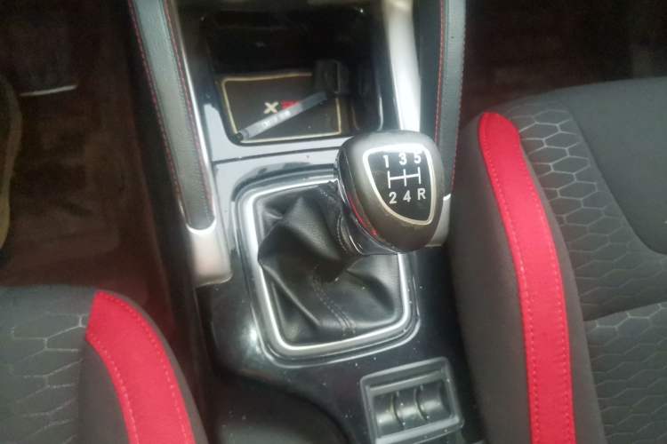 Used BAIC Senova X35 2016 1.5L manual Fashion Edition Gear Lever