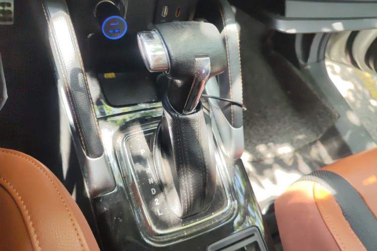 Used BAIC Senova X35 2016 1.5L Automatic Luxury Edition Gear Lever