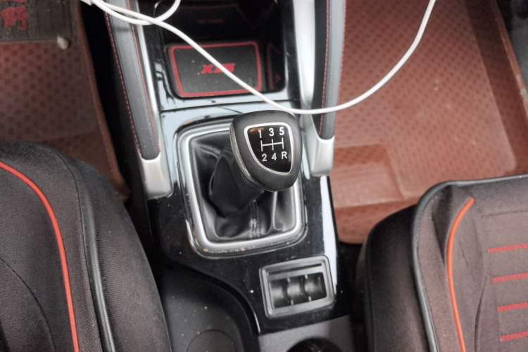 Used BAIC Senova X35 2016 1.5L Manual Elite Edition Gear Lever