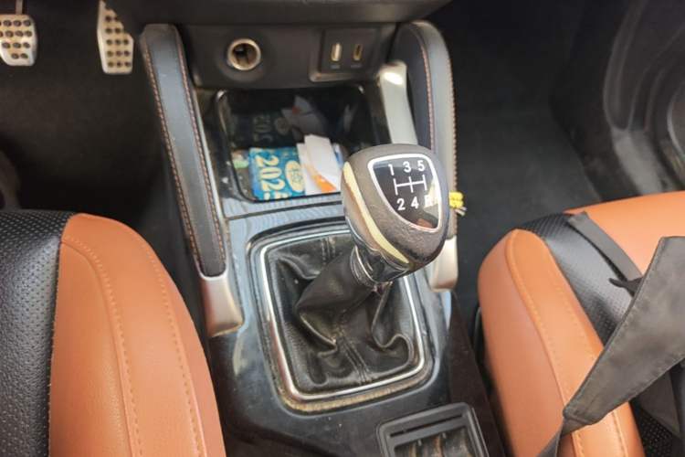 Used BAIC Senova X35 2016 1.5L Manual Luxury Edition Gear Lever