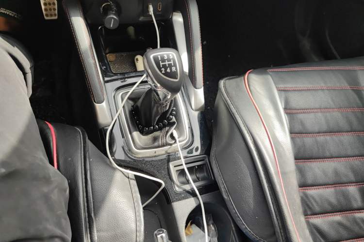 Used BAIC Senova X35 2016 1.5L Manual Elite Edition Gear Lever