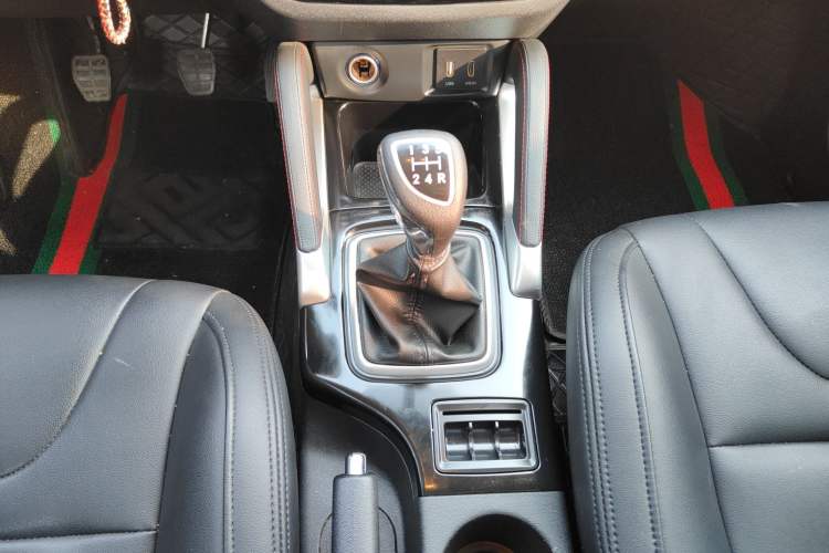 Used BAIC Senova X35 2016 1.5L Manual Elite Edition Gear Lever