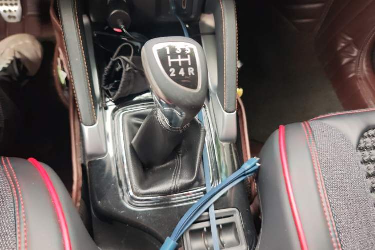 Used BAIC Senova X35 2016 1.5L Manual Luxury Edition Gear Lever